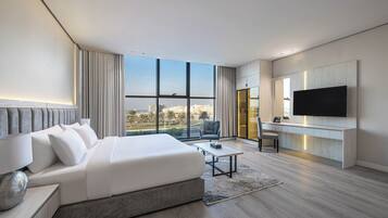 Suite Junior | Seprai katun Mesir, seprai premium, busa memori, dan minibar