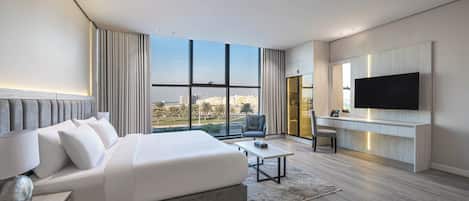 Junior Suite | Egyptian cotton sheets, premium bedding, memory-foam beds, minibar