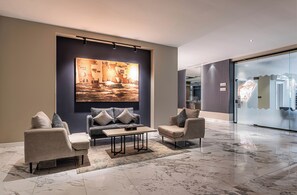 Coin salon dans le hall