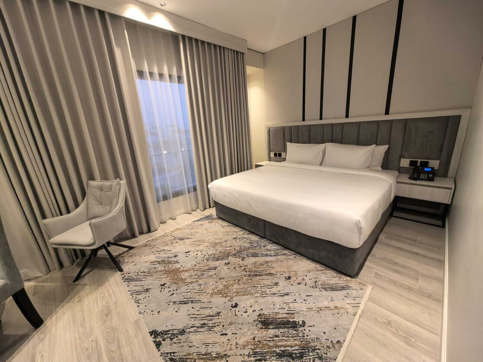 Deluxe Suite | Egyptian cotton sheets, premium bedding, memory-foam beds, minibar