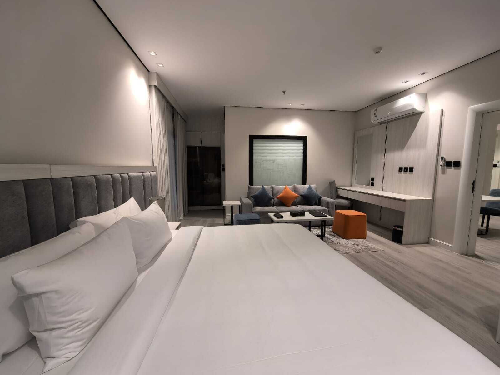 Exclusive Suite | Egyptian cotton sheets, premium bedding, memory-foam beds, minibar