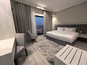 Egyptian cotton sheets, premium bedding, memory-foam beds, minibar - Karim Hotel (Dammam)