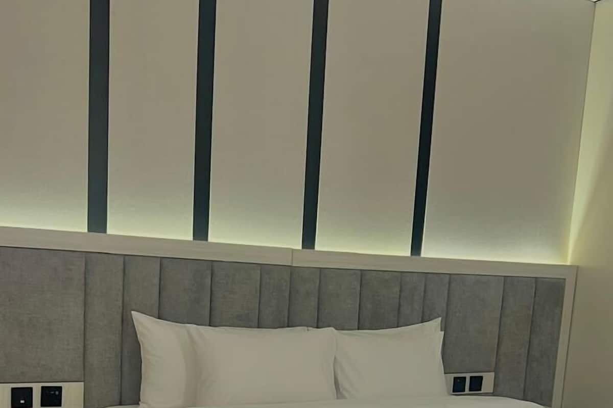 Junior-Suite | Zimmersafe, Schreibtisch, Verdunkelungsvorhänge, schallisolierte Zimmer