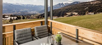 Apartment 'Sweet Dolomiti Sonneck' with Mountain View, Shared Terrace and Wi-Fi
