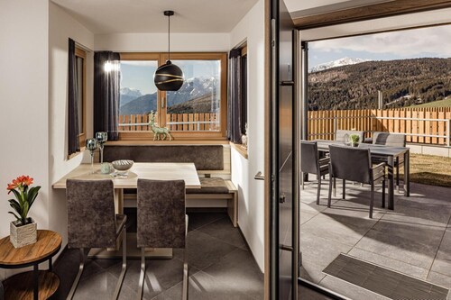 Apartment 'Sweet Dolomiti Sonneck' mit Bergblick, Gemeinschaftsterrasse und WLAN