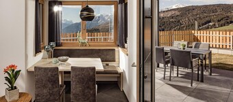 Appartamento 'Sweet Dolomiti Sonneck' con vista montagna, terrazza e Wi-Fi