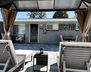 Terrace/patio - Elegant 2/1 Retreat · Near Downtown & Beach (Melbourne)