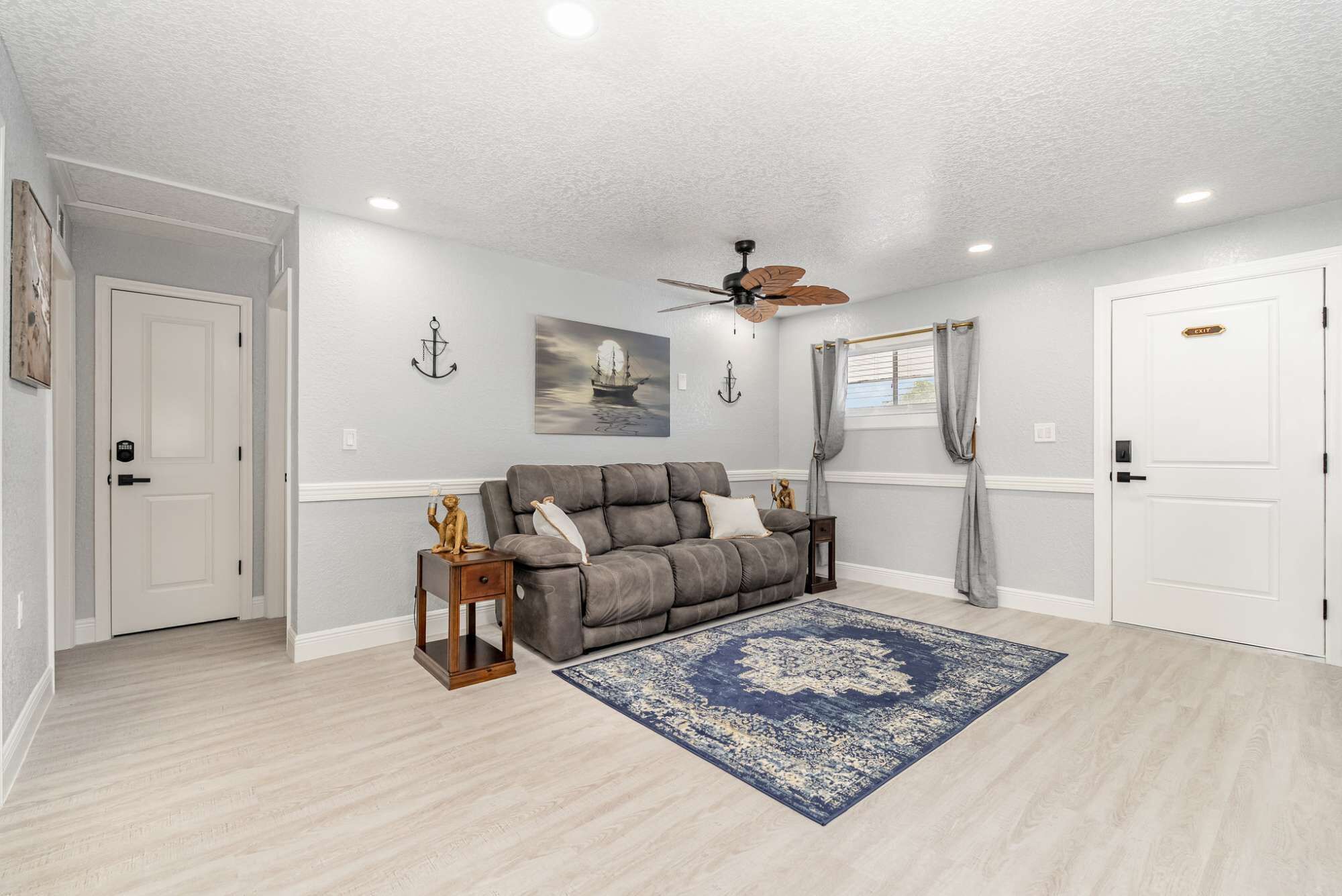 TV, libri, biblioteca musicale, videoteca