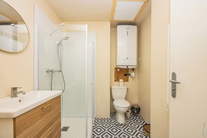 Shower, hair dryer, towels, toilet paper - Le Figuier - Charming Studio (Lavaur)