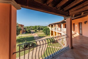 Property grounds - Cozy accommodation with shared pool (Aglientu)