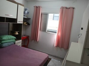 Room - Apartment in Vila Caiçara, Praia Grande, 1 bedroom with garage. Great location. (Praia Grande)