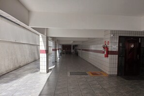 Property grounds - Apartment in Vila Caiçara, Praia Grande, 1 bedroom with garage. Great location. (Praia Grande)