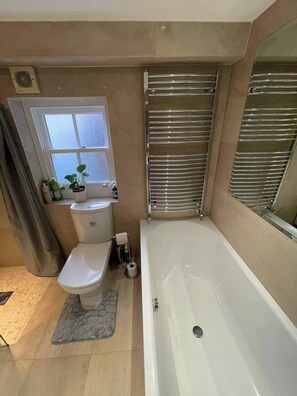 Room, 1 Bedroom, City View | Bathroom - Room-bright Spacious Double Ensuite in S (London)