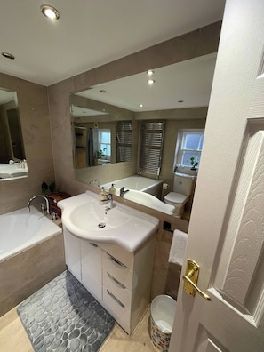 Room, 1 Bedroom, City View | Bathroom - Room-bright Spacious Double Ensuite in S (London)