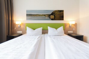Free WiFi, bed sheets - Hotel Sonnenhof Pleinfeld (Pleinfeld)