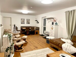 TV - Cozy Holiday Apartment with Great Connections (Drolshagen)