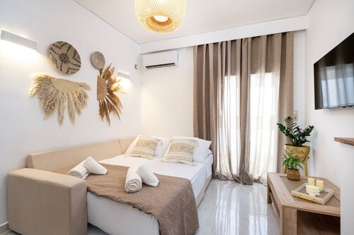 Ethereal Aura Apartment - 1 Min to the Beach