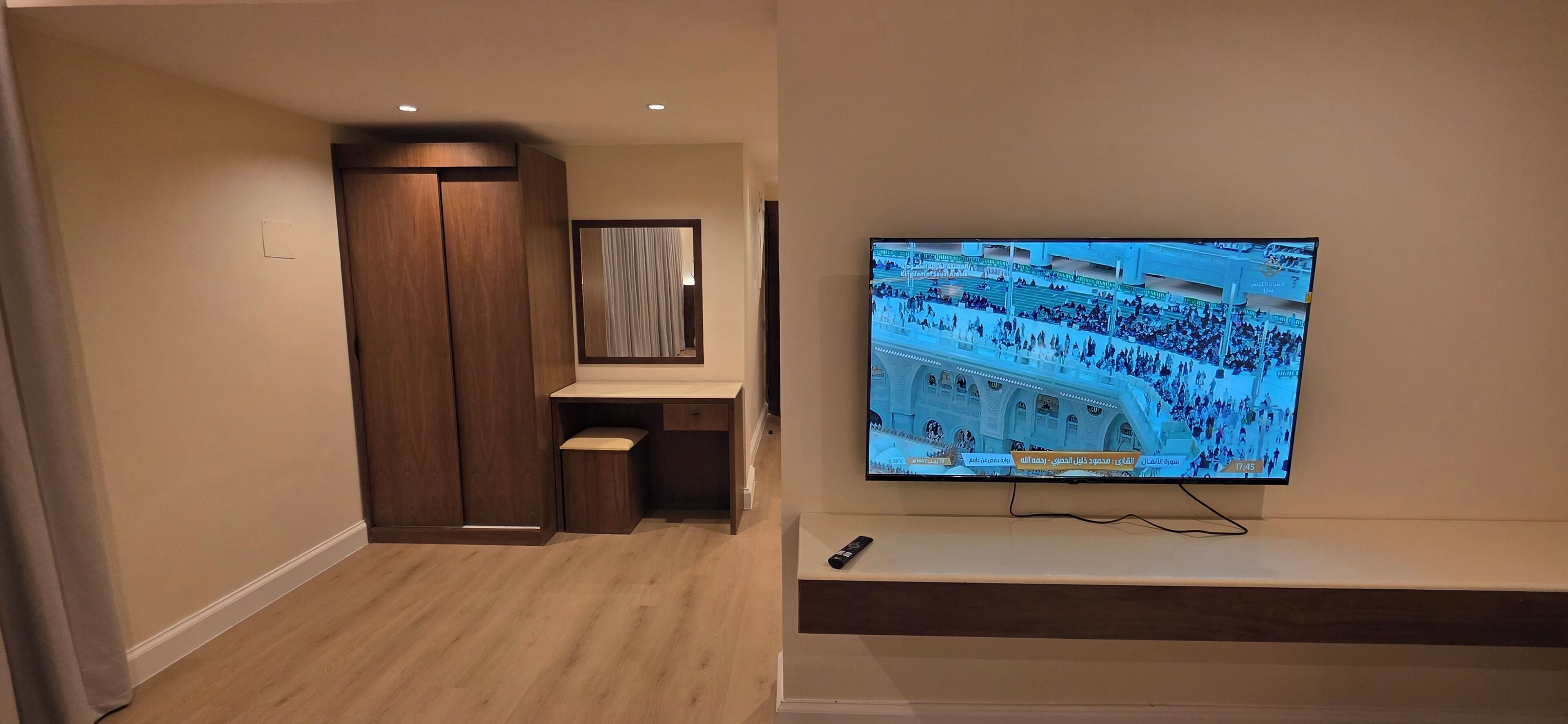 Coffres-forts dans les chambres, fer et planche à repasser