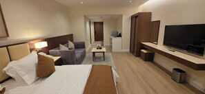 In-room safe, iron/ironing board, free WiFi - Pestana services partments 6   (Al Quwaiiyah)