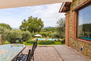 Outdoor dining - Villa dei Fiori with pool - My Rental Homes (Cignano)