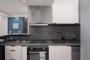 Fridge, microwave, oven, stovetop - Syntagma Mitropoleos Residence (Athens)
