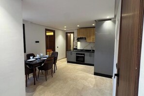 Private kitchen - Elegant 1 bedroom apartment in Marrakech - Comfort, quiet & free parking (Marrakech)