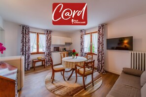 Dining - 'Morgensonne' 2-Room Apartment by Gästehaus Sandvoss, Near Lake, Titisee (Titisee-Neustadt)