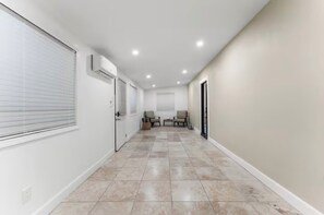 Interior - Palmdale Desert Oasis – 5BR Family Home (Palmdale)