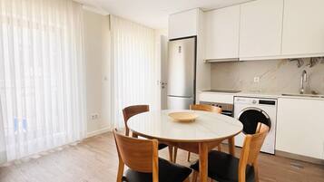 Departamento, vista al canal | Cocina privada