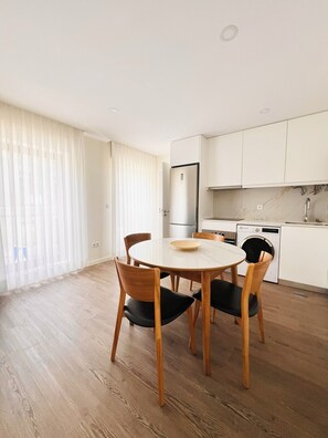 Apartment, Canal View | Private kitchen - Rabumba - Aveiro Central Lodging (Aveiro)