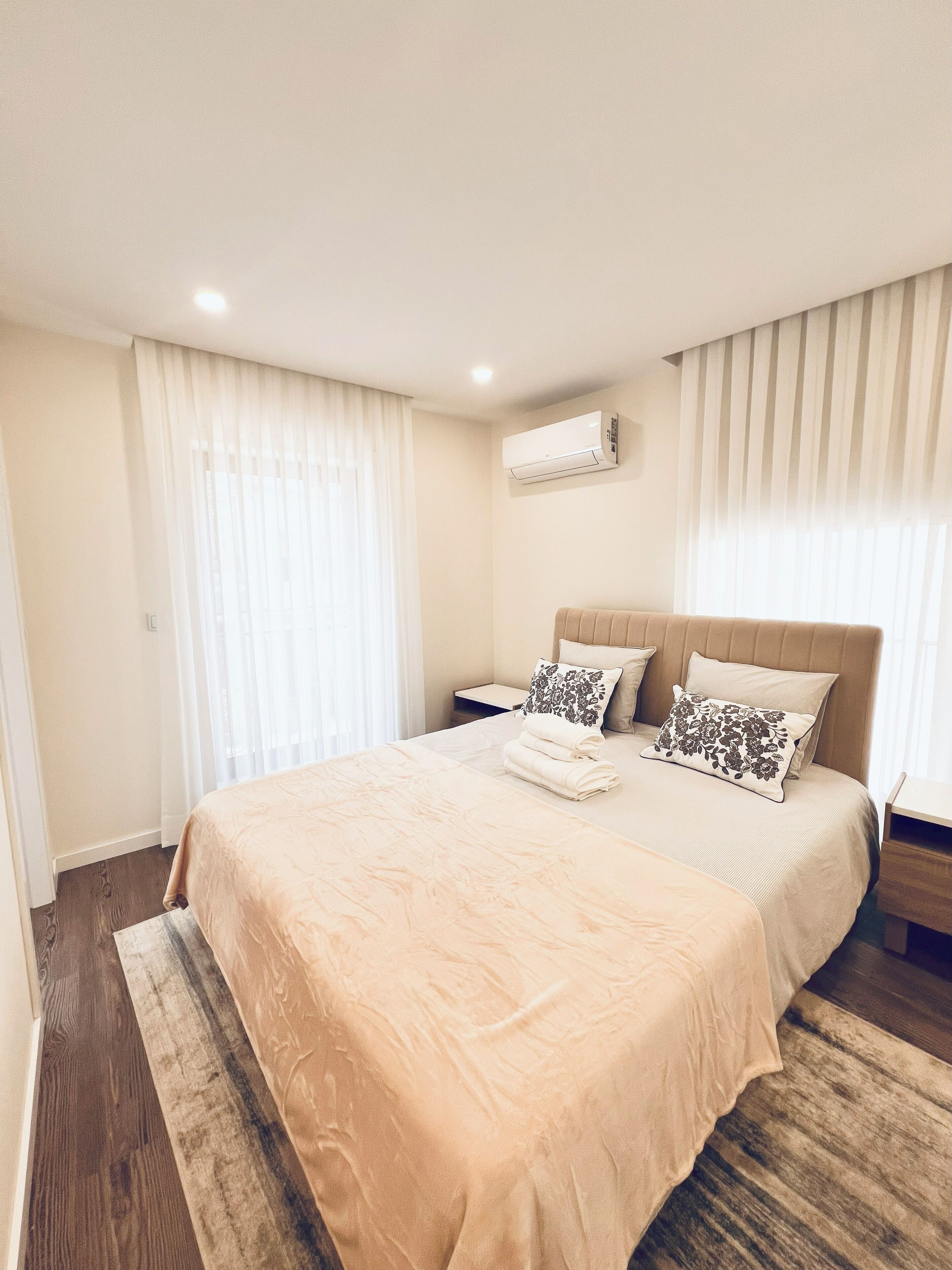 Leilighet, kanalutsikt | Strykejern/-brett og wi-fi (inkludert)