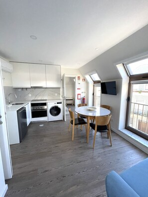 Apartment, Canal View | Private kitchen - Rabumba - Aveiro Central Lodging (Aveiro)
