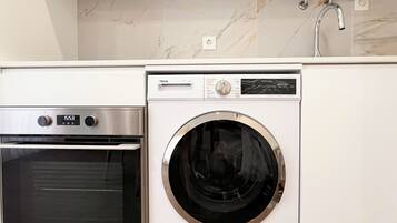 Leilighet, kanalutsikt | Eget kjøkken