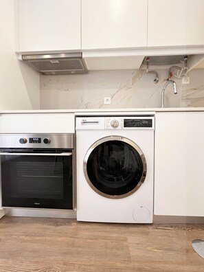 Apartment, Canal View | Private kitchen - Rabumba - Aveiro Central Lodging (Aveiro)