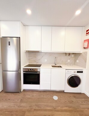 Private kitchen - Rabumba - Aveiro Central Lodging (Aveiro)