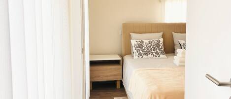 Departamento, vista al canal | Tabla de planchar con plancha y wifi gratis