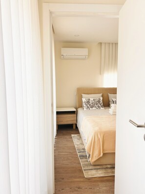 Apartemen, pemandangan kanal | Setrika/meja setrika dan Wi-Fi gratis