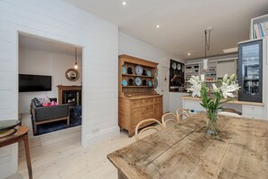 Interior - South Kensington Mews Hideaway, by Veeve (London)
