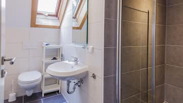 Dusche, Haartrockner, Handtücher