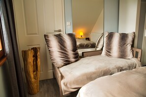 WiFi, bed sheets - "Zum Kuckuck" Apartment by Gästehaus Sandvoss, Near Lake Titisee (Titisee-Neustadt)