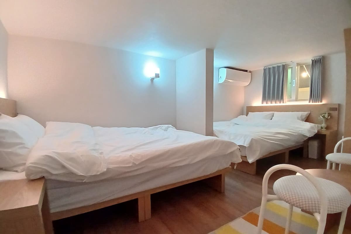 Royal Quadruple Room, Hot Tub, City View