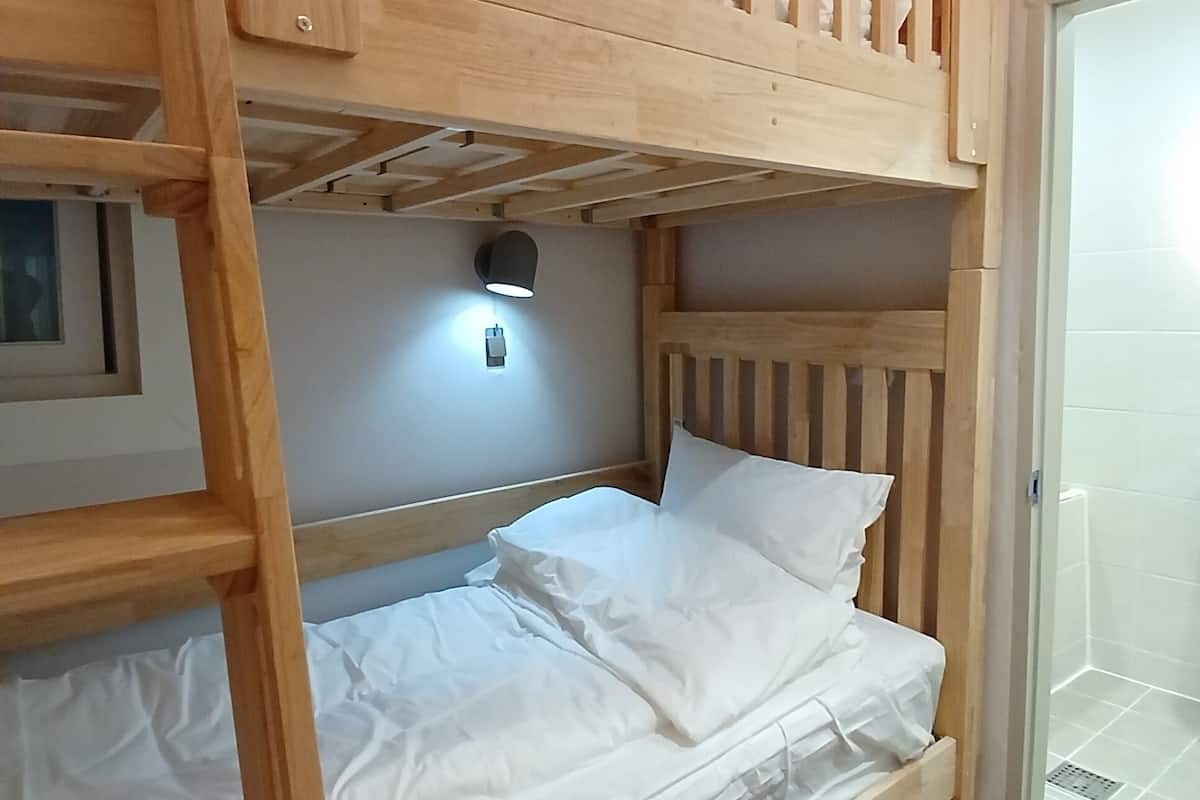 Individually decorated, free WiFi, bed sheets