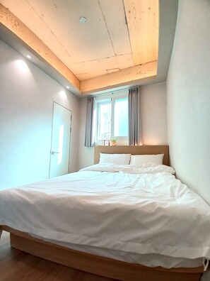 Deluxe Double Room, Hot Tub, City View | Individually decorated, free WiFi, bed sheets - HOTEL SODA STAY  (Seoul)
