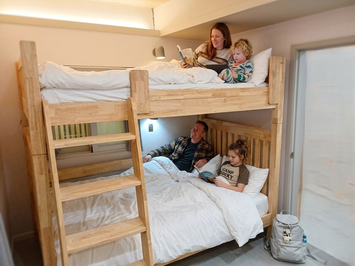 Signatur-værelse til 4 personer - boblebad - byudsigt | Individuelt design, gratis Wi-Fi, sengetøj