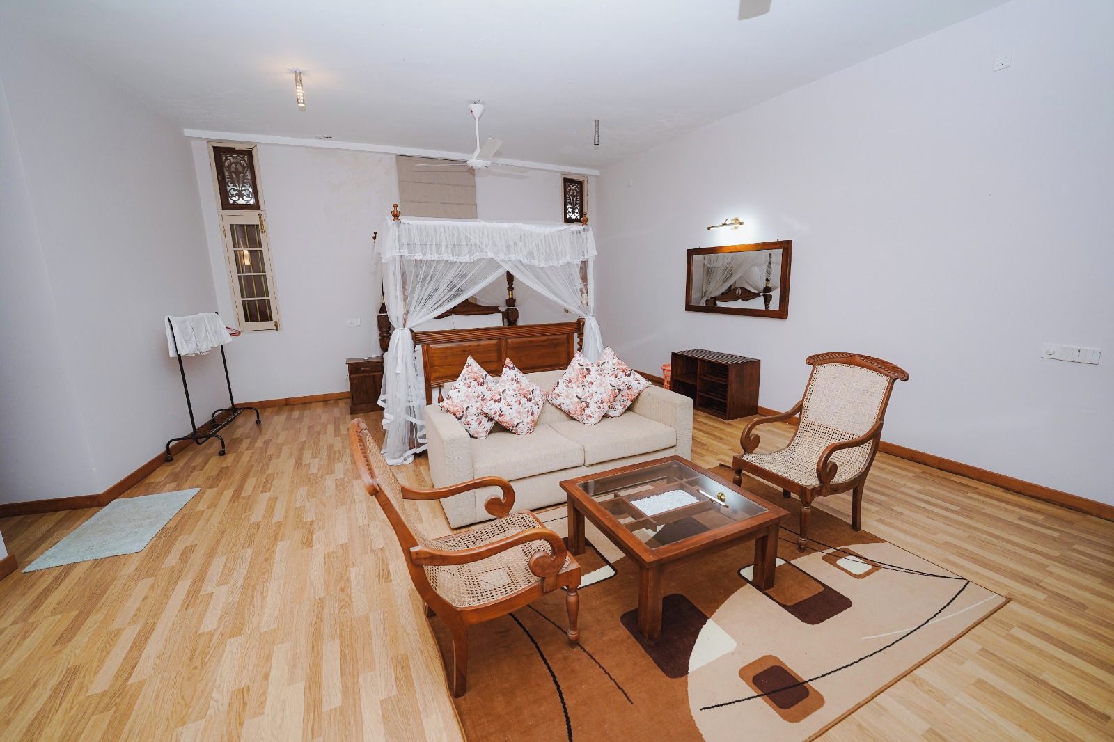 Villa, balcón, vistas al río