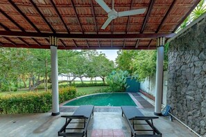 Outdoor pool - Alankara Villa Bolgoda (Moratuwa)