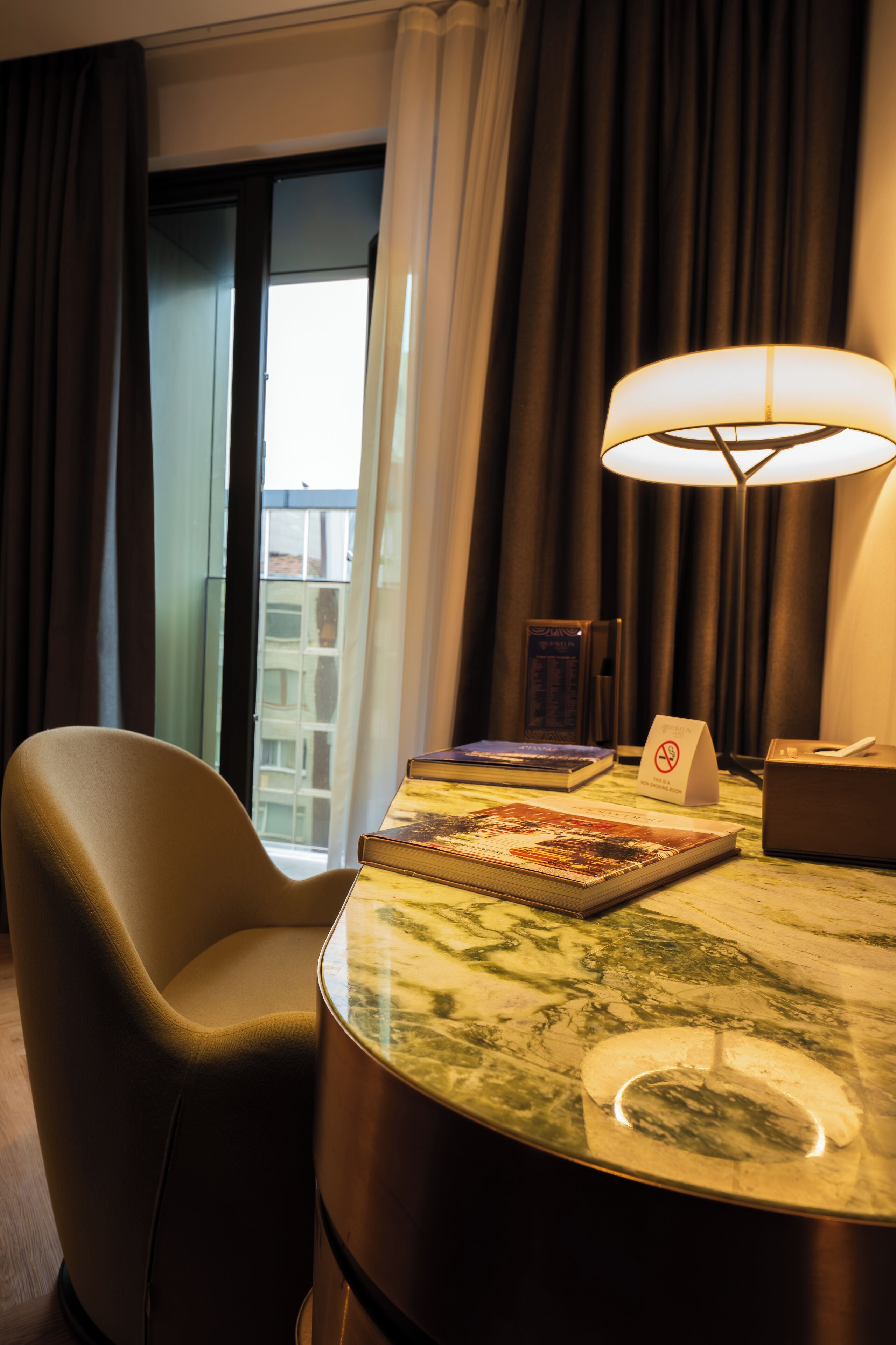 Sábanas de algodón egipcio, ropa de cama de alta calidad y minibar 