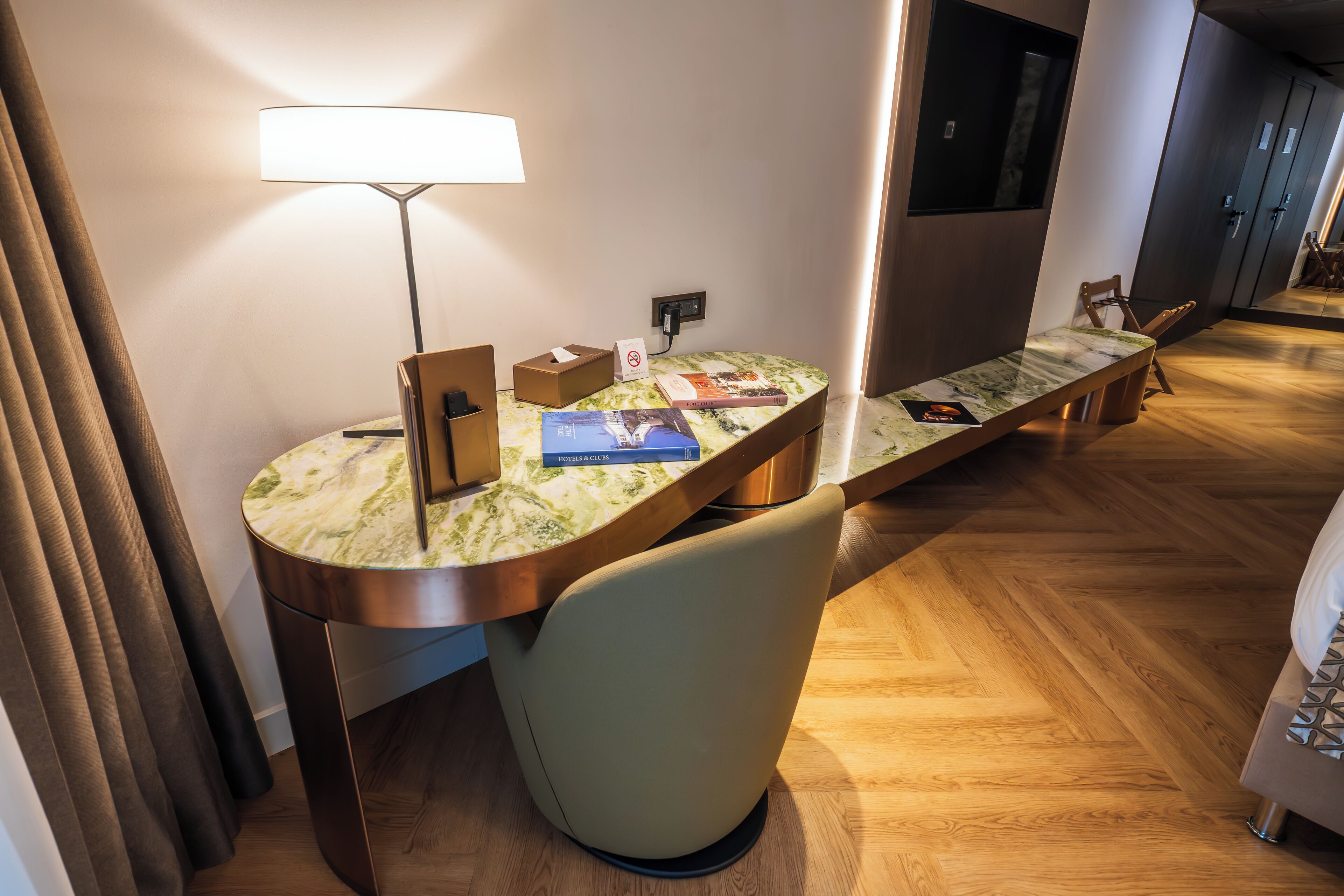 Sábanas de algodón egipcio, ropa de cama de alta calidad y minibar 