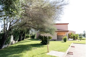 Property grounds - Apartment 'Sardegnadream 5' with Private Terrace, Wi-Fi and Air Conditioning (Suaredda-traversa)