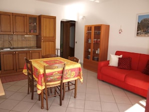 TV - Apartment 'Sardegnadream 7' with Private Terrace, Wi-Fi and Air Conditioning (Suaredda-traversa)